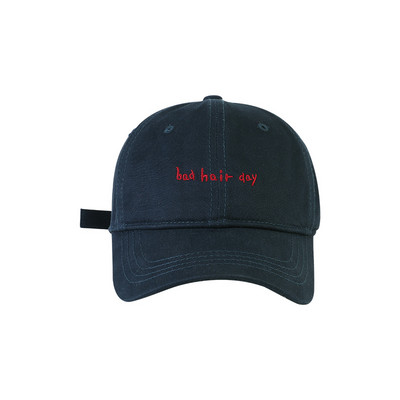 Női sapka hímzéssel - több modell