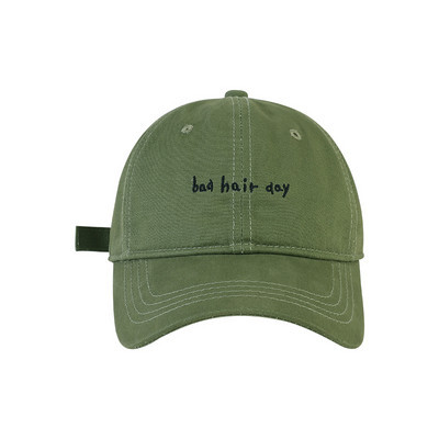 Női sapka hímzéssel - több modell