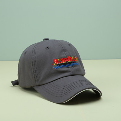 Női sapka hímzéssel - több modell