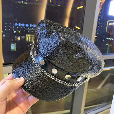 Új modell női sapka - fém elemmel és napellenzővel