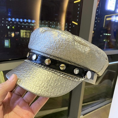 Új modell női sapka - fém elemmel és napellenzővel