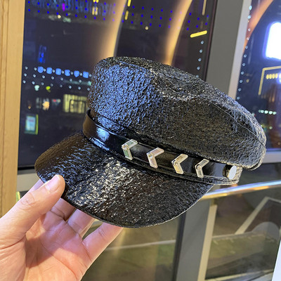 Új modell női sapka napellenzővel - télre alkalmas