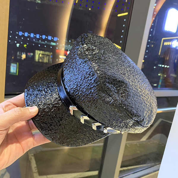 Új modell női sapka napellenzővel - télre alkalmas