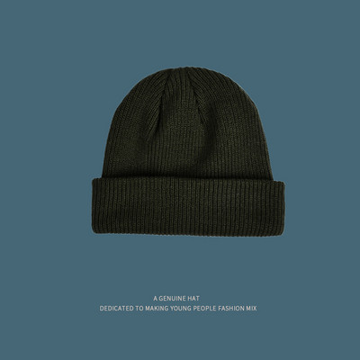 Μονόχρωμο γυναικείο χειμερινό καπέλο