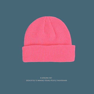 Μονόχρωμο γυναικείο χειμερινό καπέλο