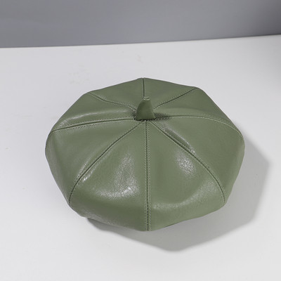 Stílusos női barett tiszta eco bőrből