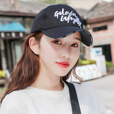 Γυναικείο καπέλο με γείσο - διάφορα μοντέλα