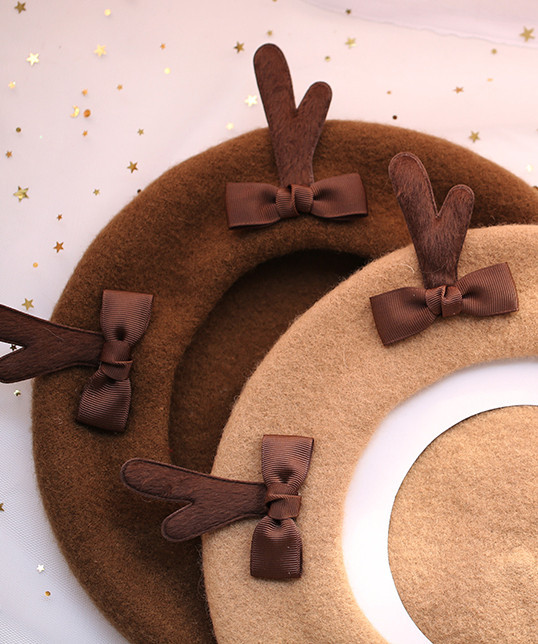 Téli női barett típusú sapka 3D elemekkel