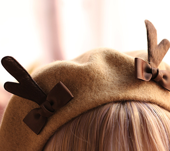 Téli női barett típusú sapka 3D elemekkel