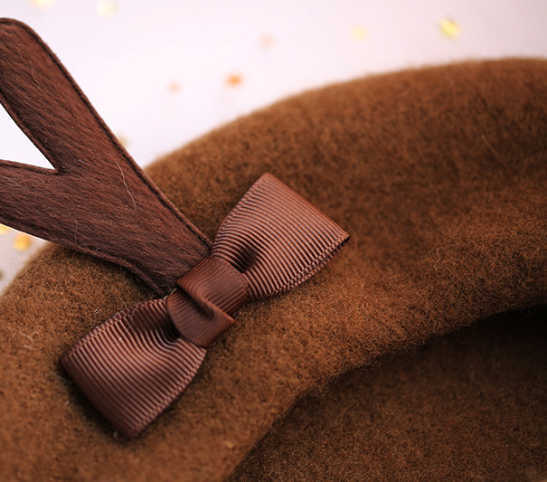 Téli női barett típusú sapka 3D elemekkel