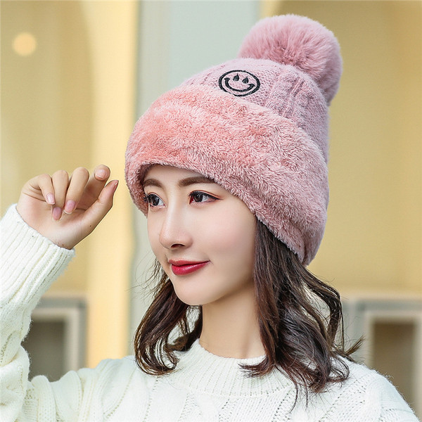 Gyapjú női sapka felirattal és pehellyel - többféle modell