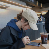 Női sapka napellenzővel többféle modell