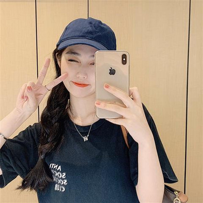 Női sapka napellenzővel többféle modell