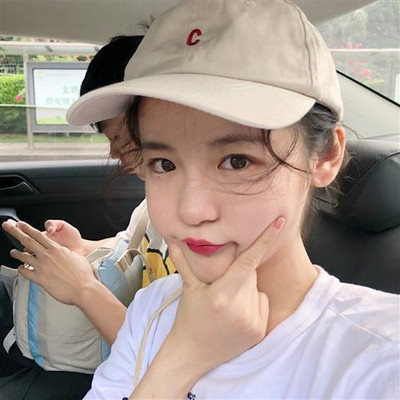 Női sapka napellenzővel többféle modell