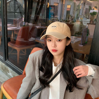 Női sapka napellenzővel többféle modell