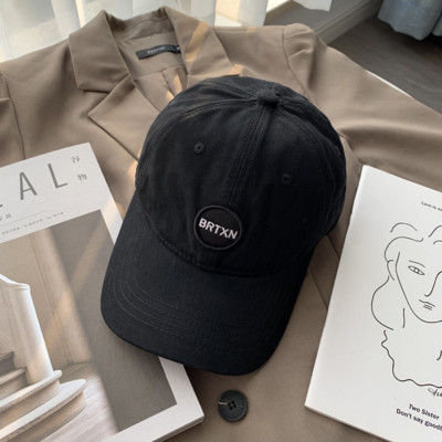 Női sapka napellenzővel többféle modell