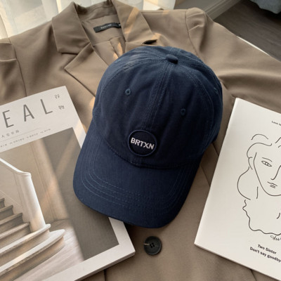 Női sapka napellenzővel többféle modell