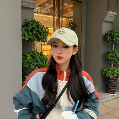 Női sapka napellenzővel többféle modell