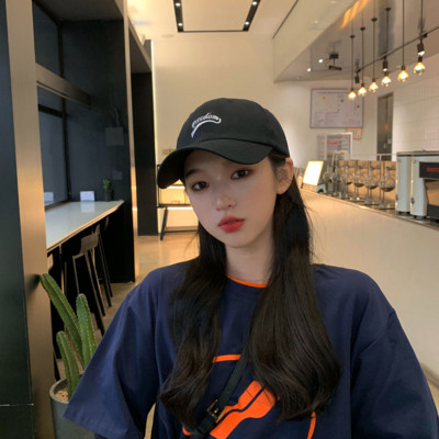 Női sapka napellenzővel többféle modell