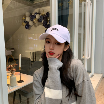 Női sapka napellenzővel többféle modell