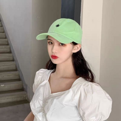 Női sapka napellenzővel többféle modell