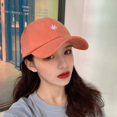 Női sapka napellenzővel többféle modell