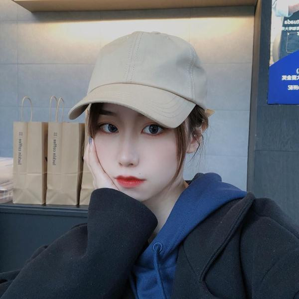 Női sapka napellenzővel többféle modell