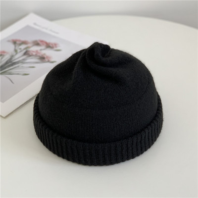 Téli női sapka sima kötés mintával