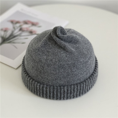 Téli női sapka sima kötés mintával