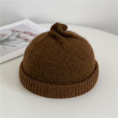 Téli női sapka sima kötés mintával