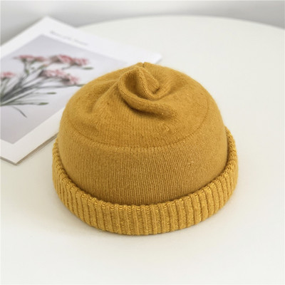 Téli női sapka sima kötés mintával