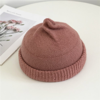 Téli női sapka sima kötés mintával