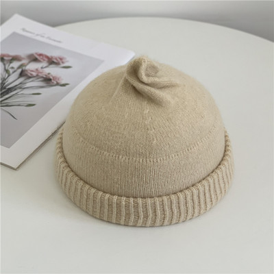 Téli női sapka sima kötés mintával