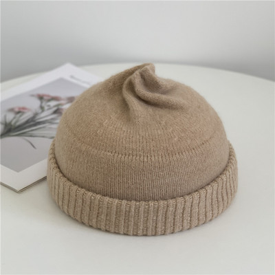 Téli női sapka sima kötés mintával