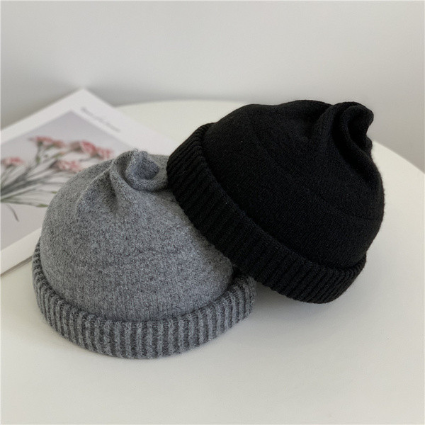 Téli női sapka sima kötés mintával