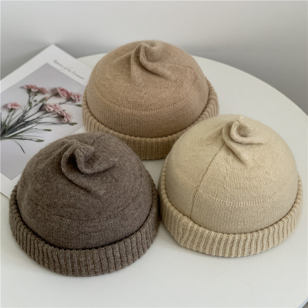 Téli női sapka sima kötés mintával