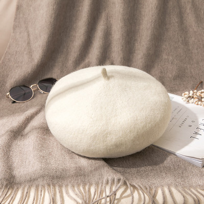 Őszi-téli barett nyakkendővel