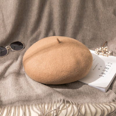 Őszi-téli barett nyakkendővel