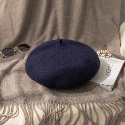 Őszi-téli barett nyakkendővel