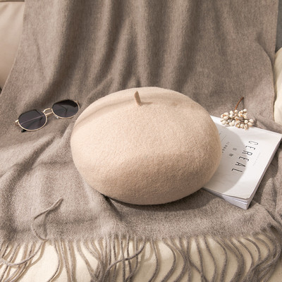 Őszi-téli barett nyakkendővel