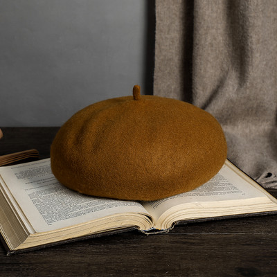 Őszi-téli barett nyakkendővel