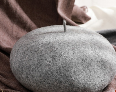 Κομψό γυναικείο καπέλο τύπου μπερέ