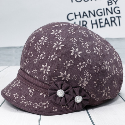 Μοντέρνο γυναικείο καπέλο με γείσο και τρισδιάστατα στοιχεία