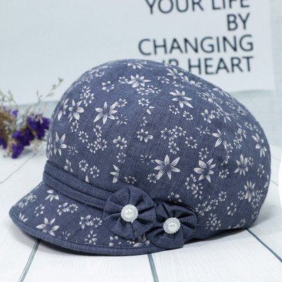 Μοντέρνο γυναικείο καπέλο με γείσο και τρισδιάστατα στοιχεία