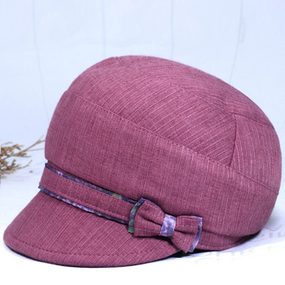 Μοντέρνο γυναικείο καπέλο με γείσο και τρισδιάστατα στοιχεία