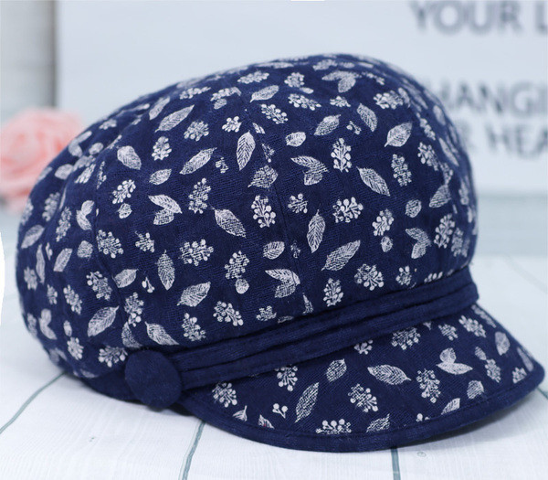 Μοντέρνο γυναικείο καπέλο με γείσο και τρισδιάστατα στοιχεία