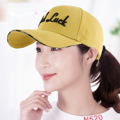 Női sapka napellenzővel és felirattal - több modell