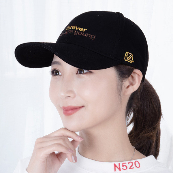 Női sapka napellenzővel és felirattal - több modell