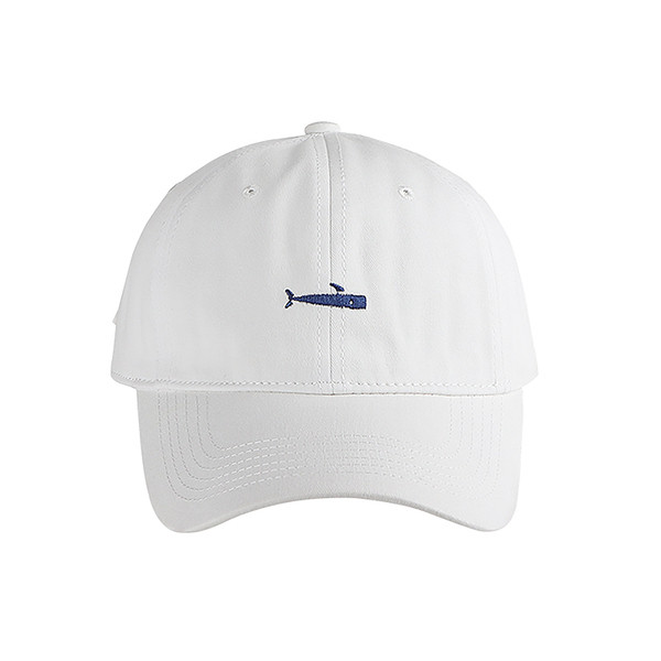 Hétköznapi női sapka - hímzéssel és napellenzővel