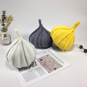 Egyszínű női kötött sapka